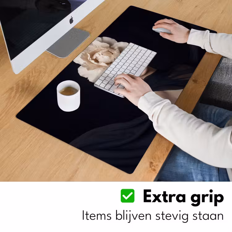 Roos - Tijdloos - Zwart Muismat XXL klein -sfeer3