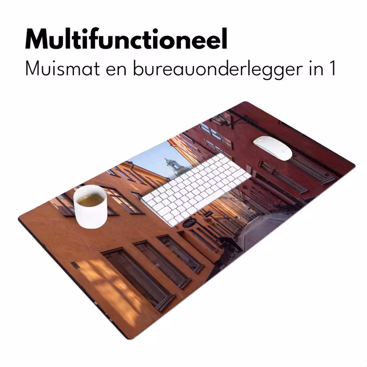 Straat - Klokkentoren - Stad - Architectuur - Historisch Muismat XXL klein -sfeer4