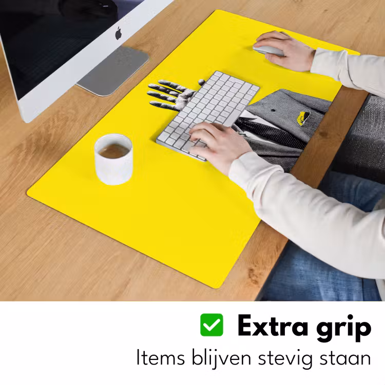 Pak - Hand - Geel Muismat XXL klein -sfeer3