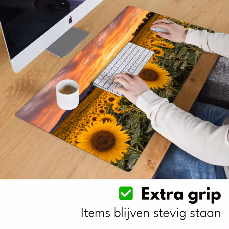 Zonnebloemen - Heuvellandschap - Geel Muismat XXL klein -sfeer3
