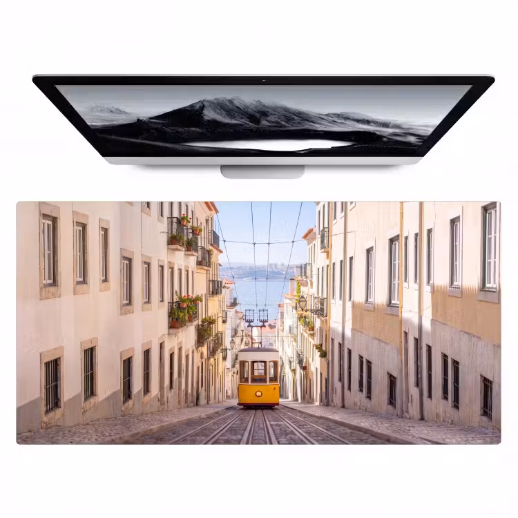 Tram - Straat - Stad - Architectuur - Geel Muismat XXL klein -zzz3d