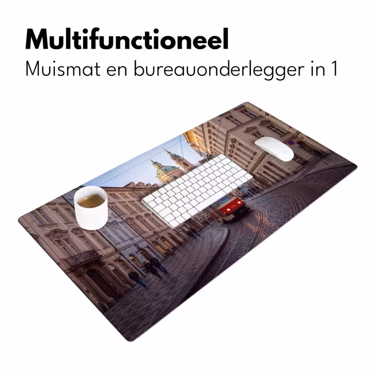 Tram - Straat - Stadsgezicht - Klassiek - Rood Muismat XXL klein -sfeer4