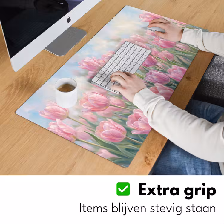 Tulpen - Veld - Lente - Roze Muismat XXL klein -sfeer3