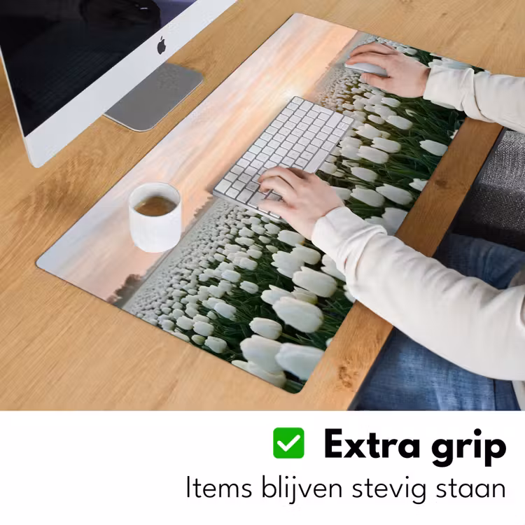 Tulpen - Landschap - Wit Muismat XXL klein -sfeer3