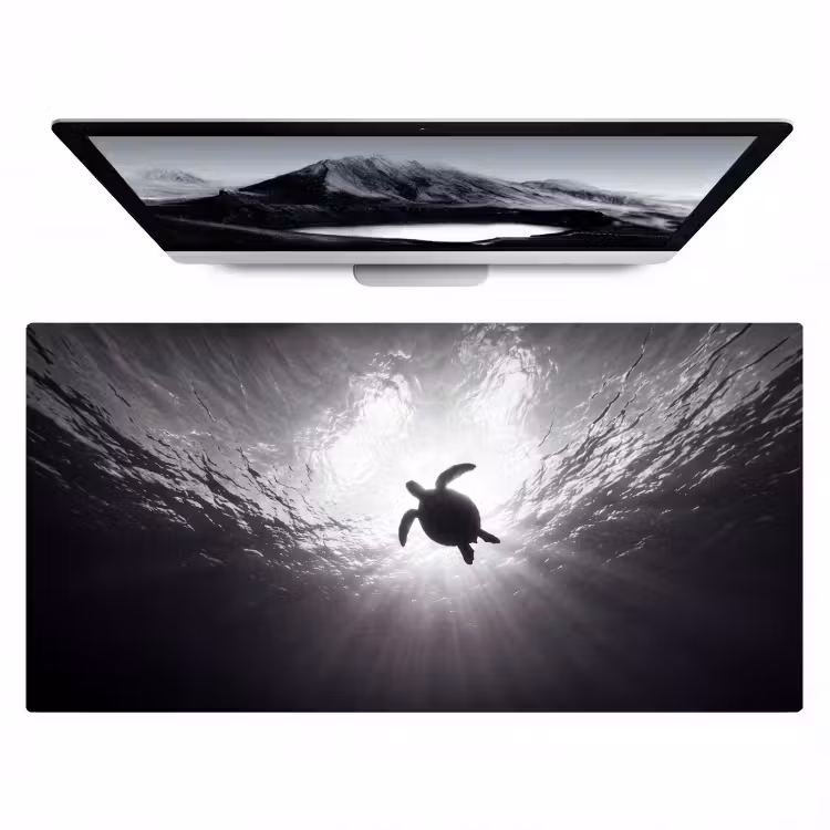 Schildpad - Onderwater - Lichtstralen - Oceaan - Zwart-wit Muismat XXL klein -zzz3d