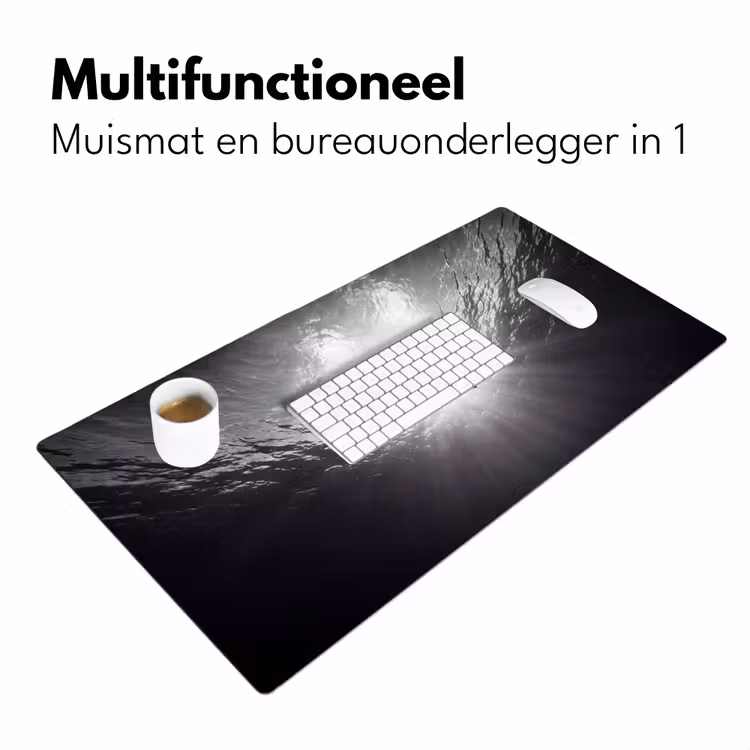 Schildpad - Onderwater - Lichtstralen - Oceaan - Zwart-wit Muismat XXL klein -sfeer4