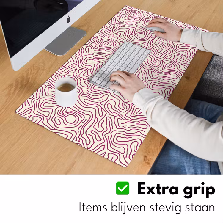 Kronkelende lijn - Magenta - Crème Muismat XXL klein 681 -sfeer3