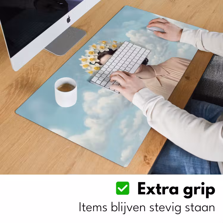 Vrouw - Narcissen - Geel Muismat XXL klein -sfeer3