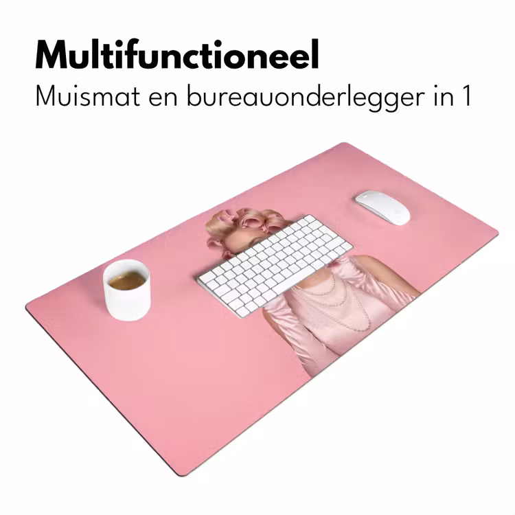 Vrouw - Roze - Parelketting - Krulspelden Muismat XXL klein -sfeer4