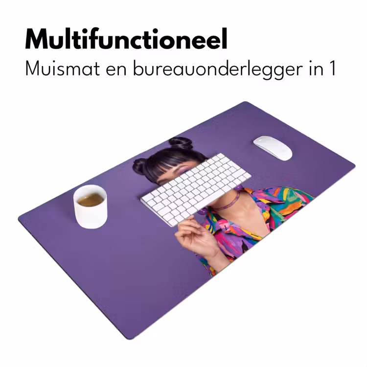 Vrouw - Portret - Make-up - Paars - Levendig Muismat XXL klein -sfeer4