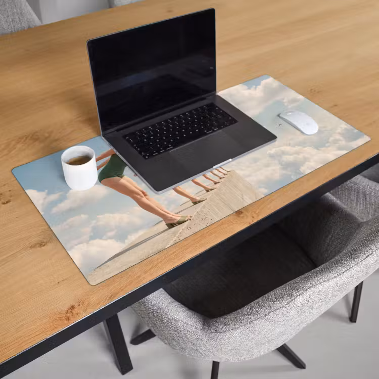 Desk Mat - Women - Diving Pose - Clouds - Vrouwen - Duikhouding - Wolken Muismat XXL klein