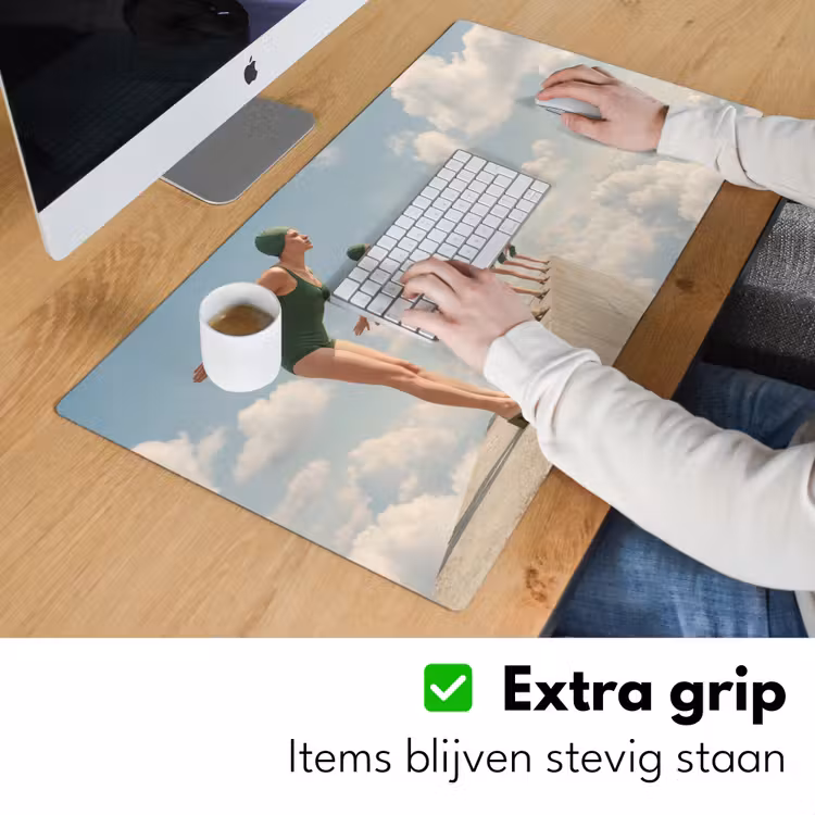 Desk Mat - Women - Diving Pose - Clouds - Vrouwen - Duikhouding - Wolken Muismat XXL klein