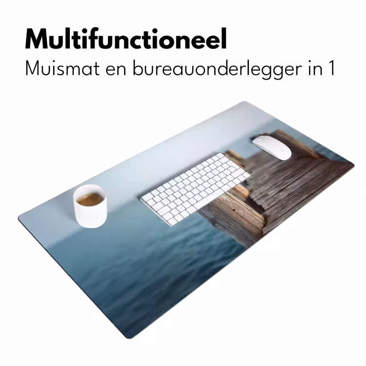 Houten steiger - Helderblauwe lucht Muismat XXL klein -sfeer4