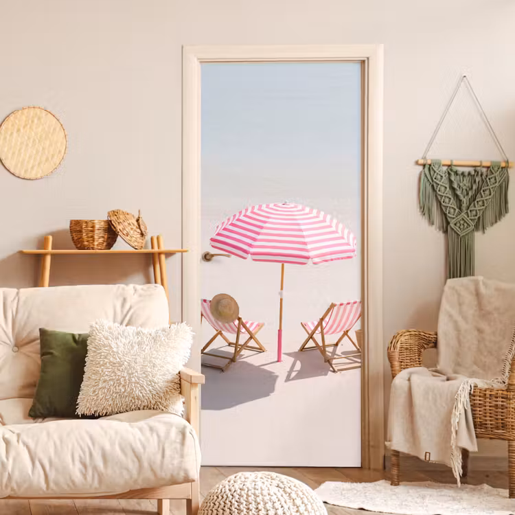 Strand - Parasol - Ligstoel - Zomer - Roze deurposter klein -sfeer2