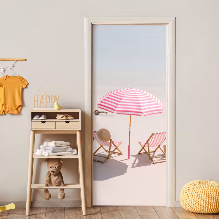 Strand - Parasol - Ligstoel - Zomer - Roze deurposter klein -sfeer4