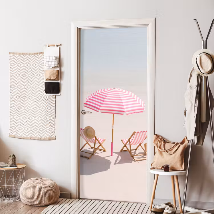 Strand - Parasol - Ligstoel - Zomer - Roze deurposter klein -sfeer6