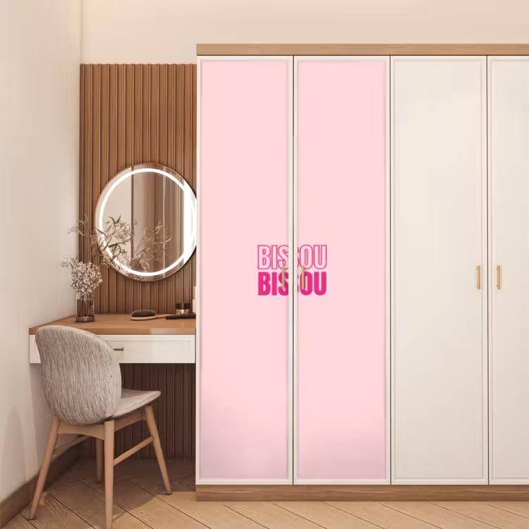 Bisou - Roze - Minimalistisch deurposter klein -sfeer3