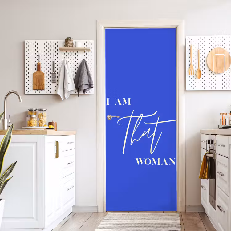 Blauw - I am that woman - Sierlijk - Minimalistisch deurposter klein -sfeer5