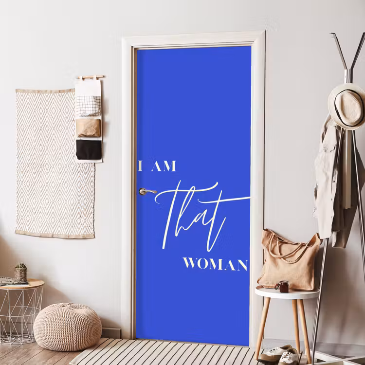 Blauw - I am that woman - Sierlijk - Minimalistisch deurposter klein -sfeer6