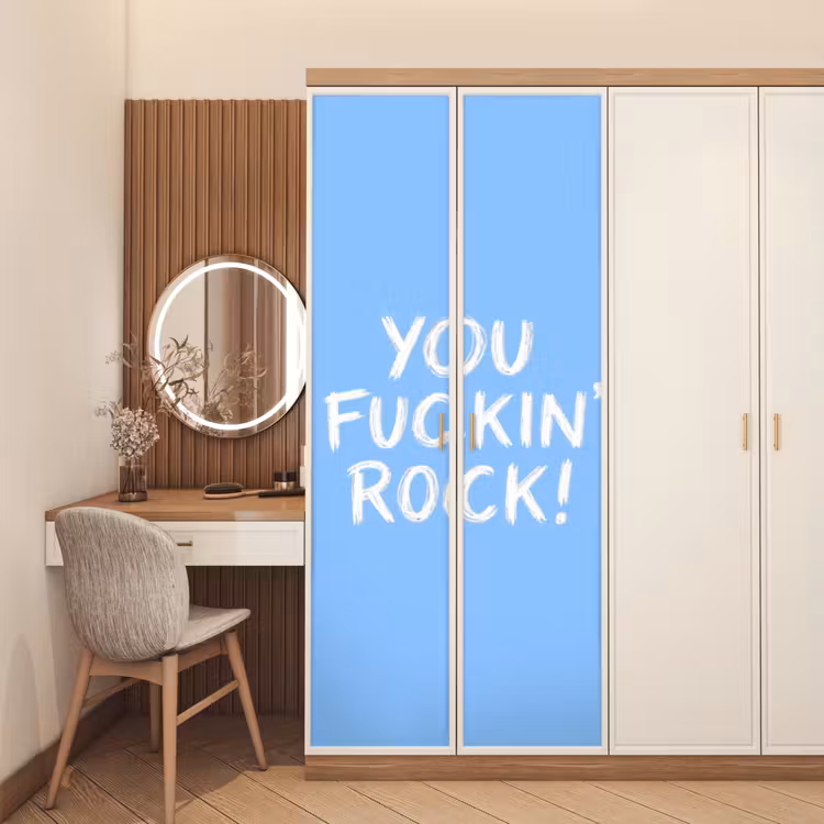 Blauw - Wit - You fuckin rock deurposter klein -sfeer3