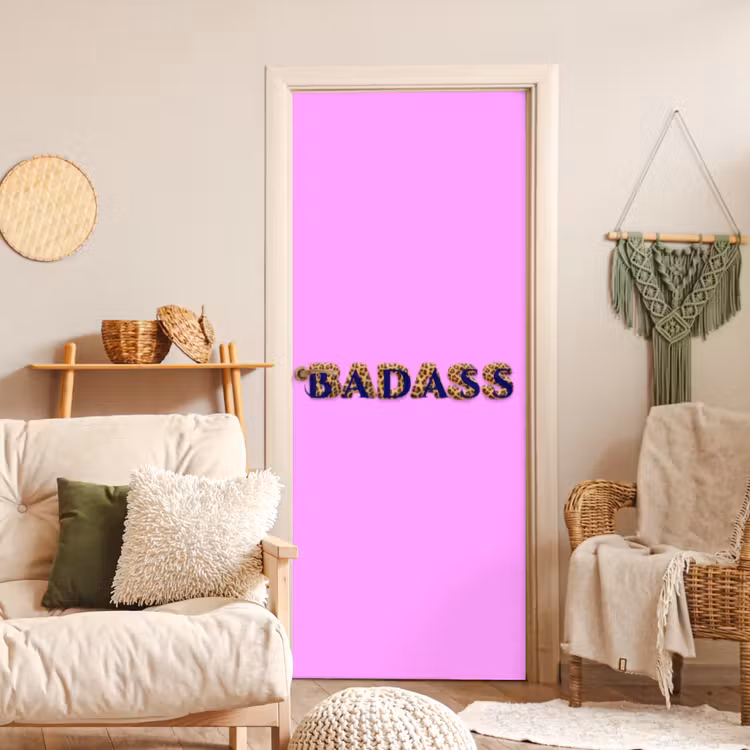 Felroze - Badass - Panterprint - Schaduw deurposter klein -sfeer2