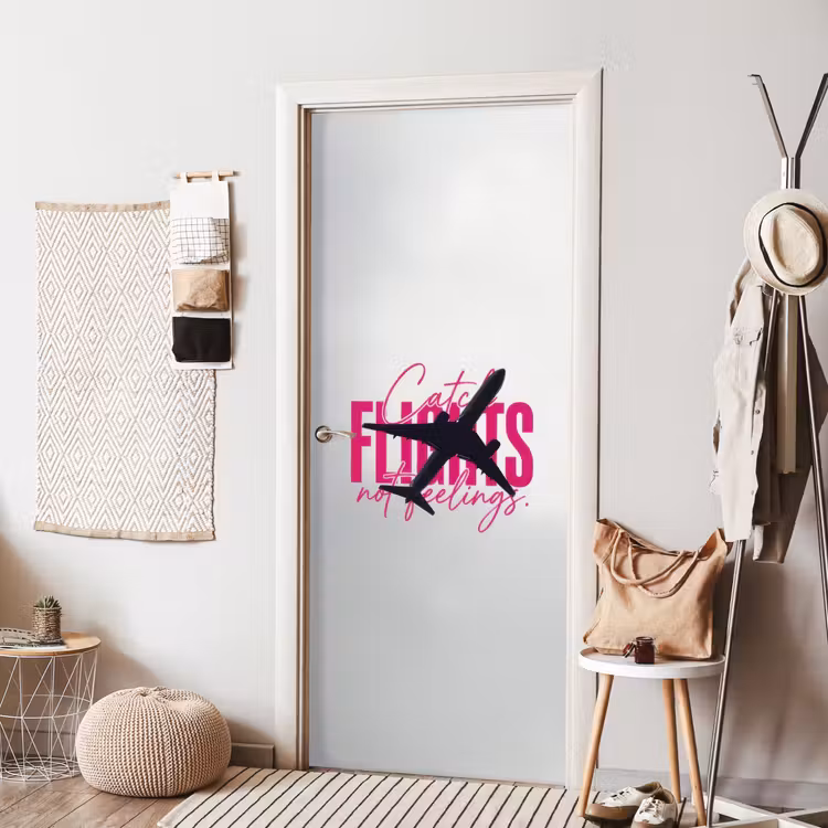 Catch flights not feelings - Vliegtuig - Roze deurposter klein -sfeer6