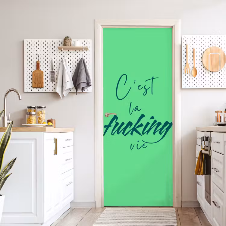 c'est la fucking vie - Groen - Penseelstijl deurposter klein -sfeer5