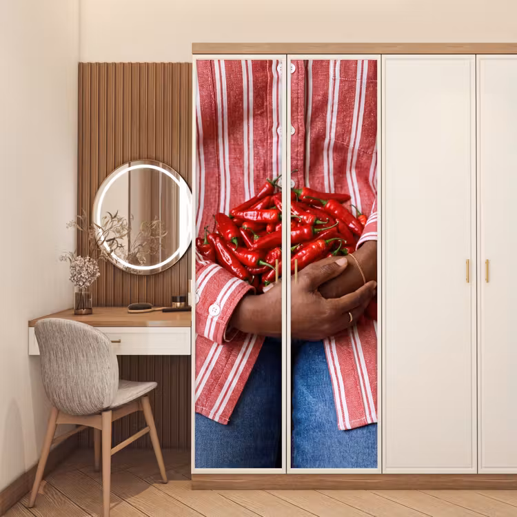 Door sticker - Chili Peppers - Red - Hands - Chilipepers - Rood - Handen deurposter klein