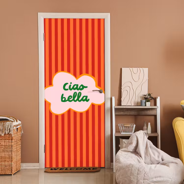 Ciao bella - Tekstwolk - Strepen - Oranje deurposter klein -sfeer1
