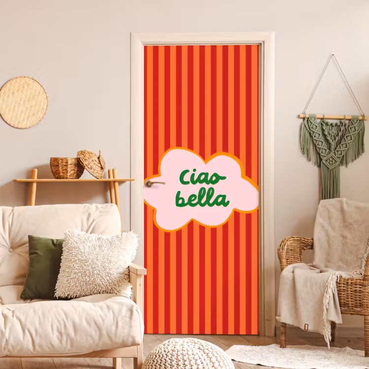 Ciao bella - Tekstwolk - Strepen - Oranje deurposter klein -sfeer2