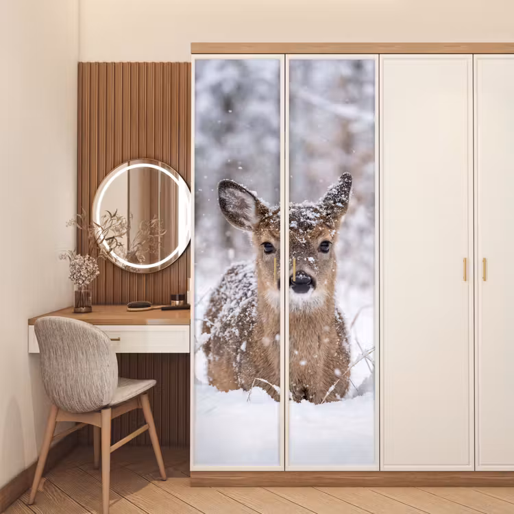 Hert - Sneeuw - Bos - Dieren - Vertederend deurposter klein -sfeer3