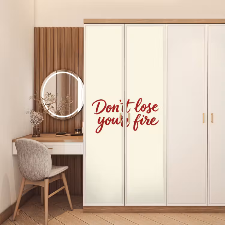 Don't lose your fire - Rood - Wit - Minimalistisch deurposter klein -sfeer3