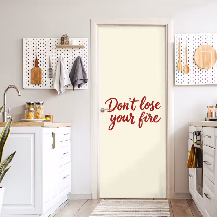 Don't lose your fire - Rood - Wit - Minimalistisch deurposter klein -sfeer5
