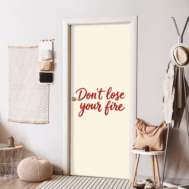 Don't lose your fire - Rood - Wit - Minimalistisch deurposter klein -sfeer6