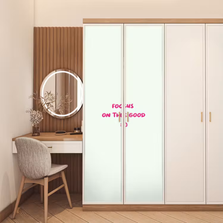 Focus - Beige - Roze - Smiley deurposter klein -sfeer3