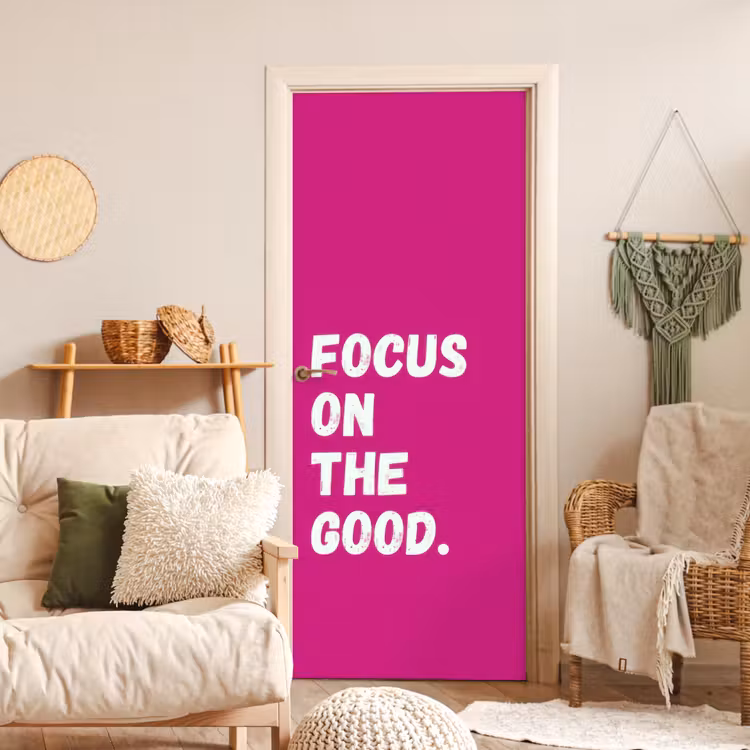 Focus on the good - Roze - Simple deurposter klein -sfeer2