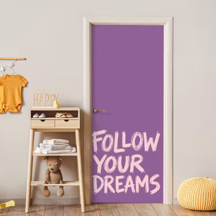 Follow your dreams - Paars - Penseeltextuur deurposter klein -sfeer4