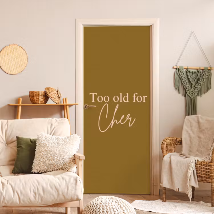 Groen - Too old for cher - Roze deurposter klein -sfeer2