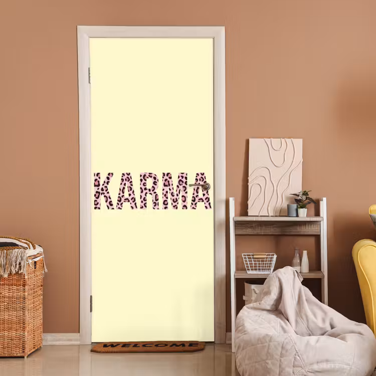 Karma - Luipaardprint - Geel deurposter klein -sfeer1