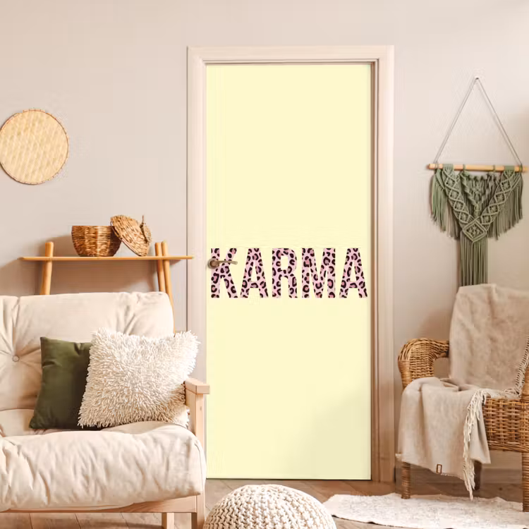 Karma - Luipaardprint - Geel deurposter klein -sfeer2