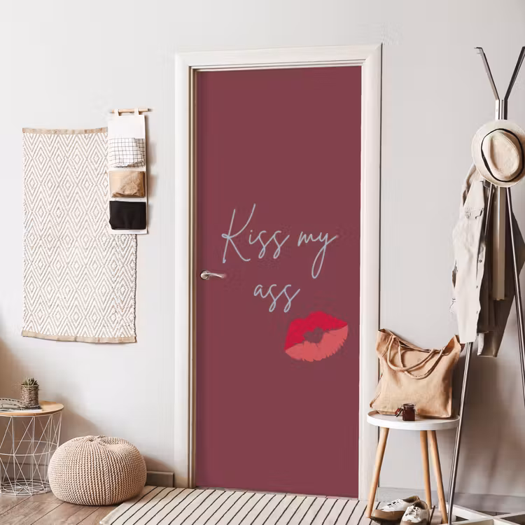Kiss my ass - Lip - Bordeaux deurposter klein -sfeer6