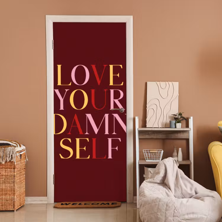 Love your damn self - Kleurrijk - Bordeaux deurposter klein -sfeer1