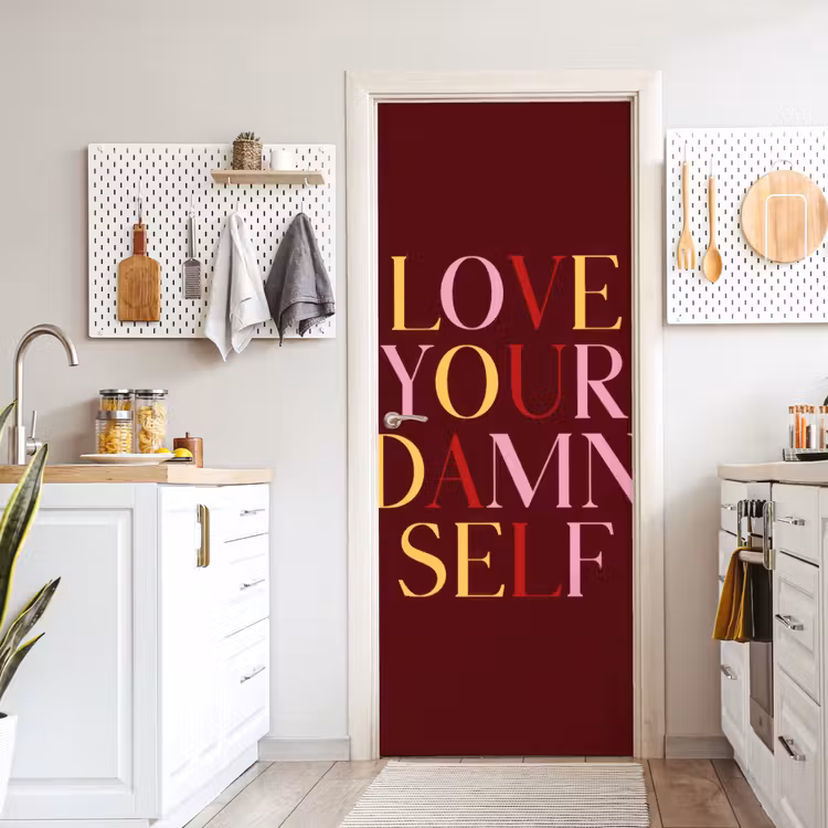 Love your damn self - Kleurrijk - Bordeaux deurposter klein -sfeer5