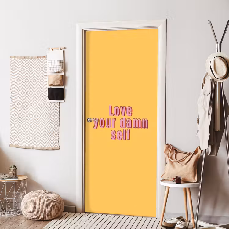 Love yourself - Roze - Geel deurposter klein -sfeer6