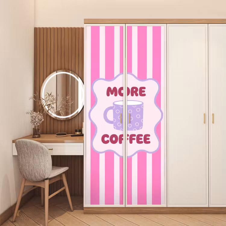 More coffee - Roze - Paars - Strepen - Mok deurposter klein -sfeer3