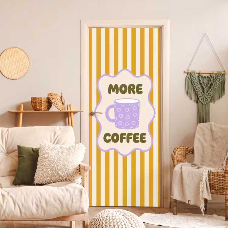 More coffee - Geel - Paars - Strepen - Mok deurposter klein -sfeer2