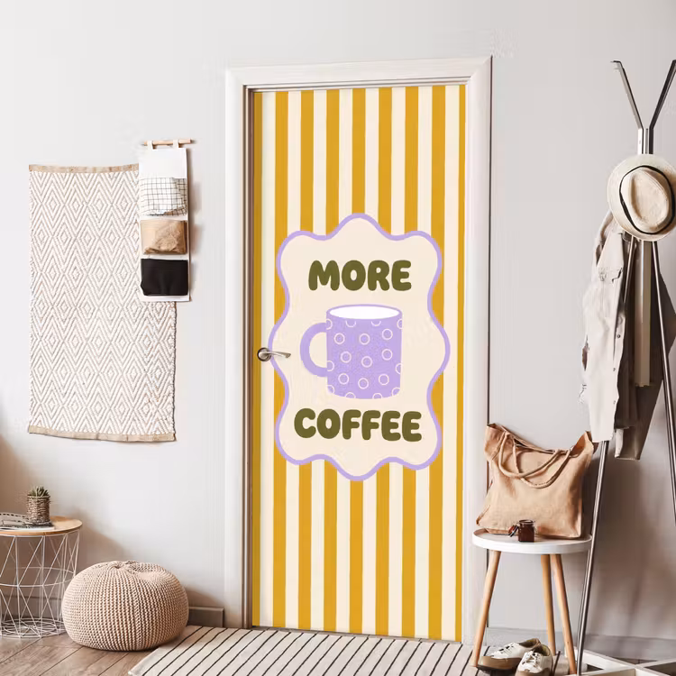 More coffee - Geel - Paars - Strepen - Mok deurposter klein -sfeer6