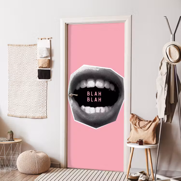 Mond - BLAH BLAH - Roze deurposter klein -sfeer6