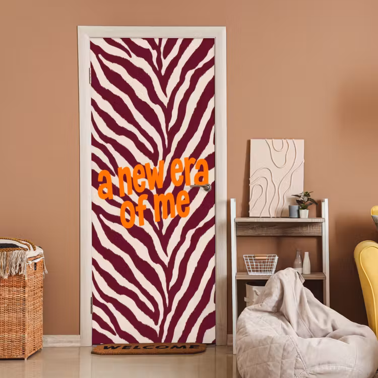 New era - Bordeaux - Zebraprint deurposter klein -sfeer1
