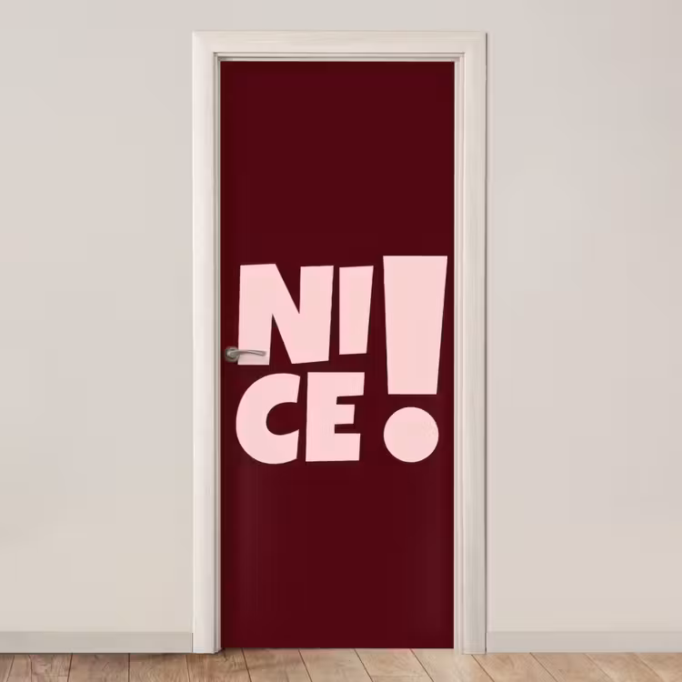 Nice - Uitroepteken - Rood deurposter klein -3d_beige